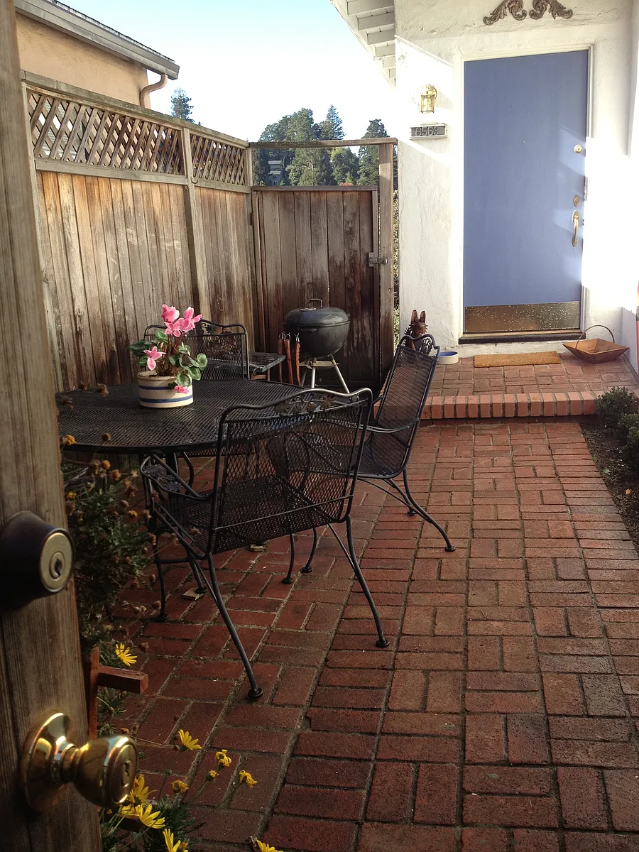Building Photo - 6563 Lucas Ave #2