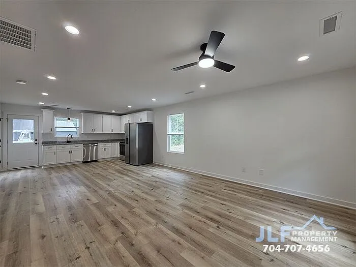 163 Hillcrest Rd — Photo 2