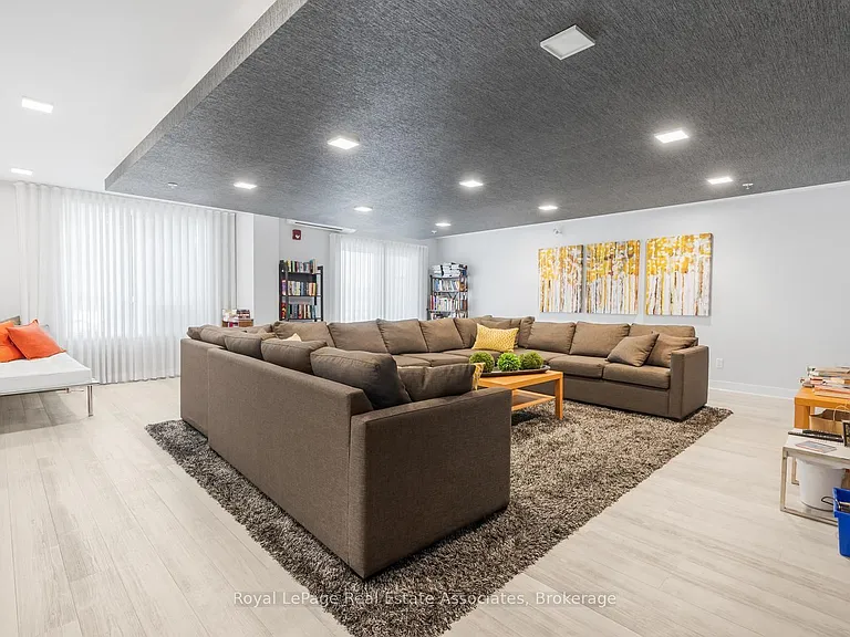 3170 Erin Mills Pkwy #321 — Photo 24