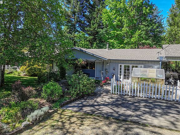 3rd image of 177 NE Lombardy Dr
