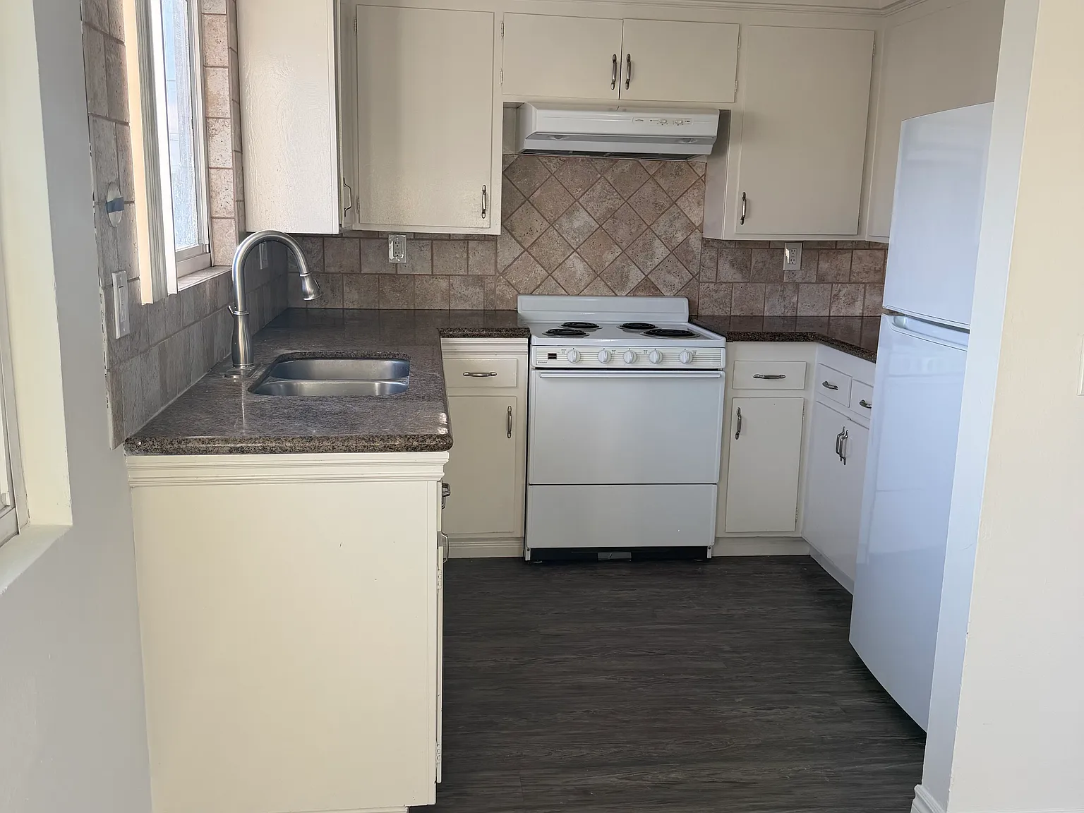 6062 Lime Ave — Photo 3