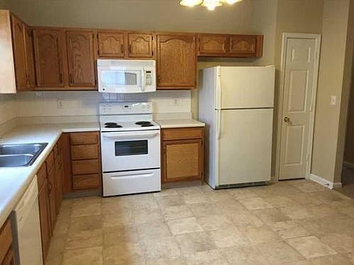 4th image of 11439 Narrowleaf Dr