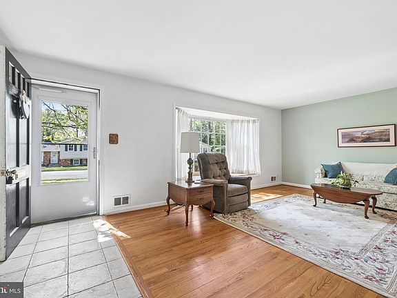 5th image of 9906 Colony Rd