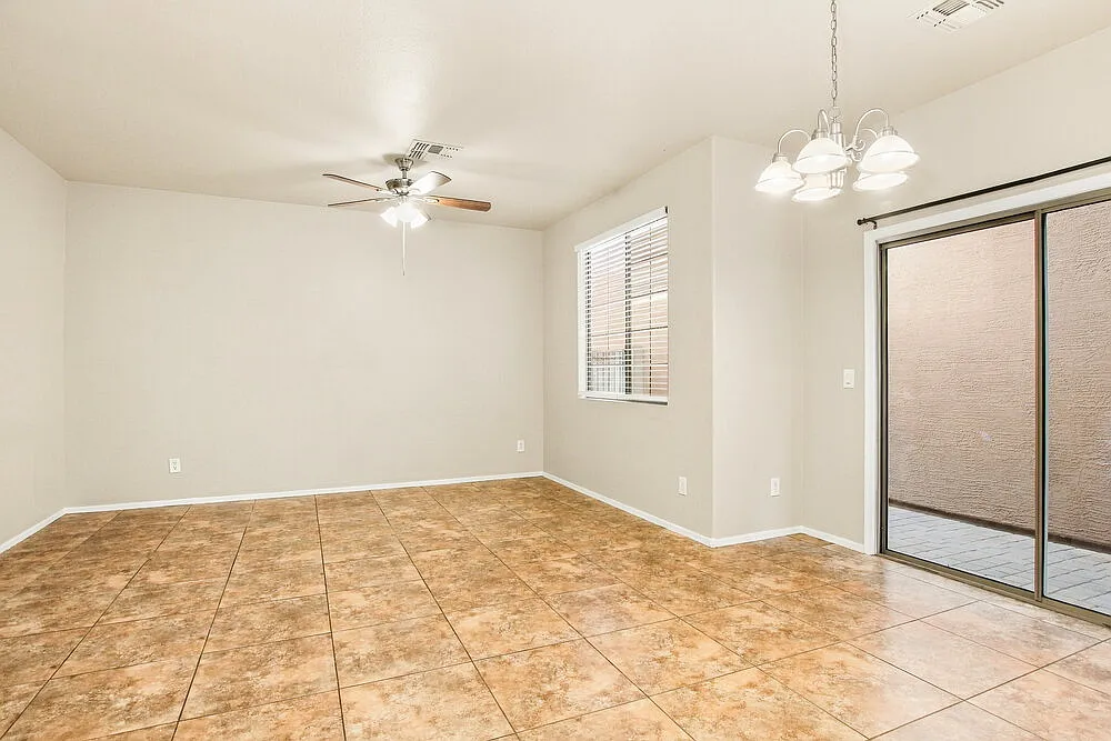 3 bed, 2.5 bath, 1490 sqft, $2,380 — Photo 4