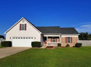 105 Garfield Dr, Raeford, NC 28376