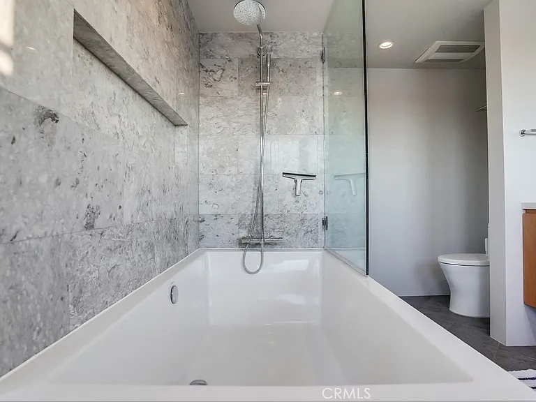 100 W 5th St #Penthouse 9B — Photo 36