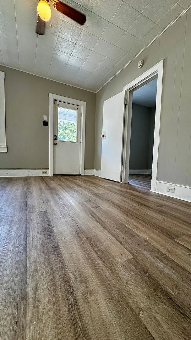 1 bed, 1.0 bath, $1,195 — Photo 2
