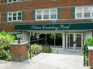 16 Canterbury Rd, Great Neck, NY 11021