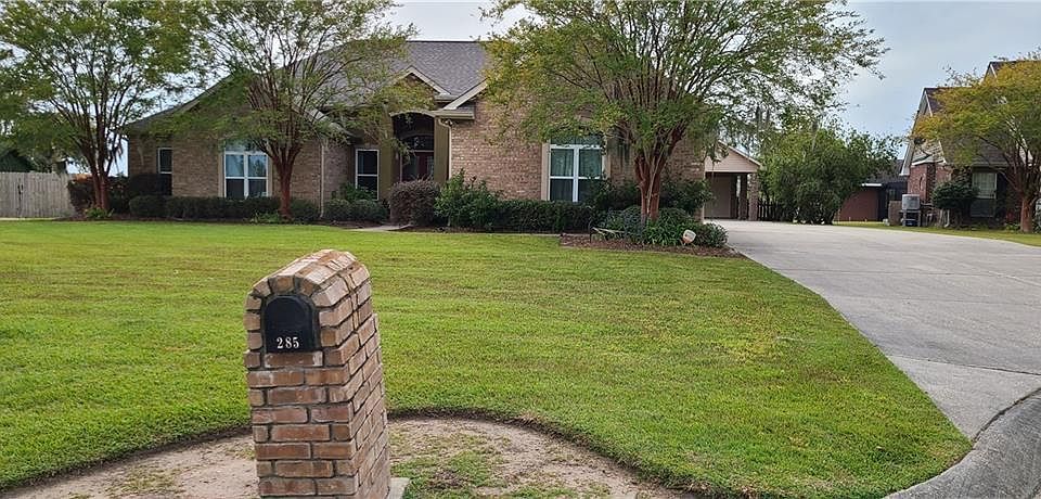 1st image of 285 Riverbend Dr
