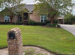 285 Riverbend Dr, Belle Chasse, LA 70037