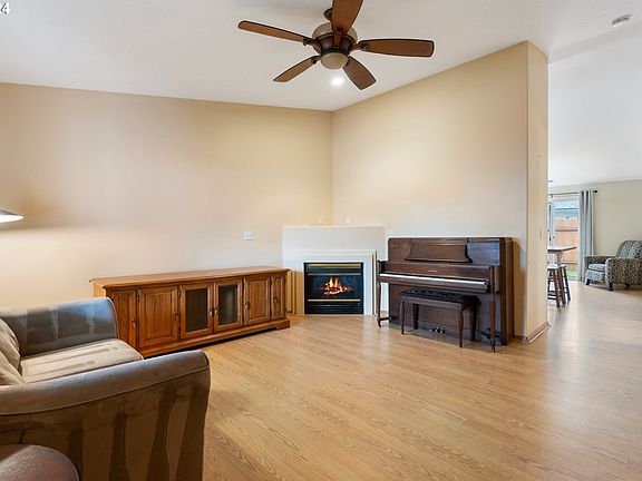 4th image of 2381 SE 62nd Ln Unit 37