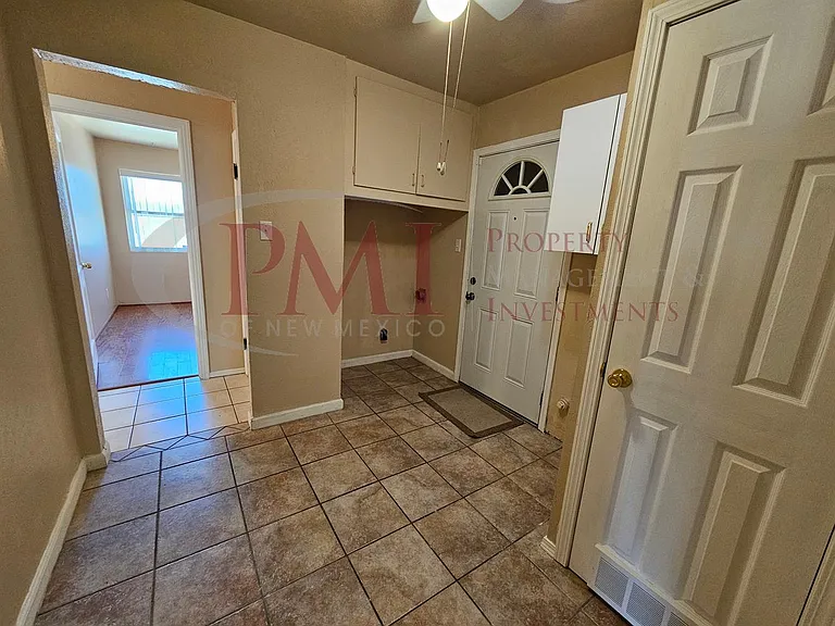 1735 S Locust St — Photo 15
