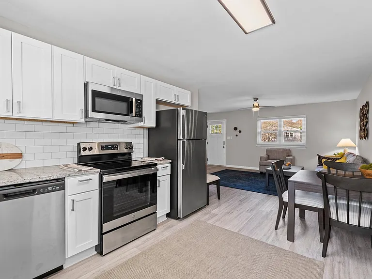 Longview Village Apartments — Photo 29