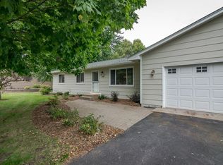 704 Kirche Hill Dr, Carver, MN 55315