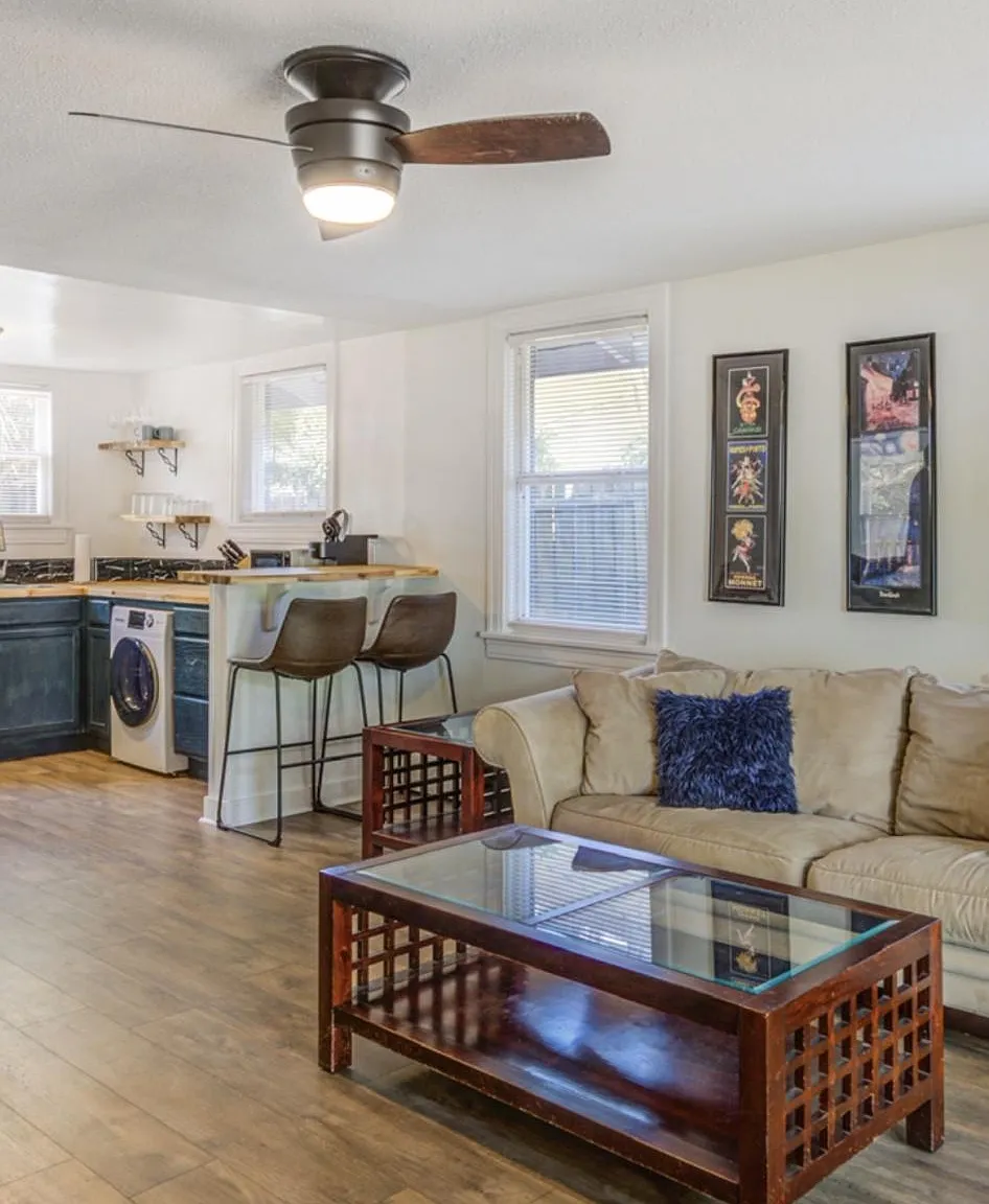 2 bed, 708 sqft, $1,995 — Photo 3
