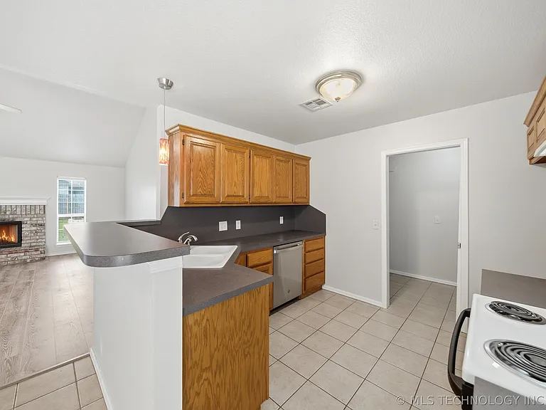 1217 W 117th Ct S — Photo 10