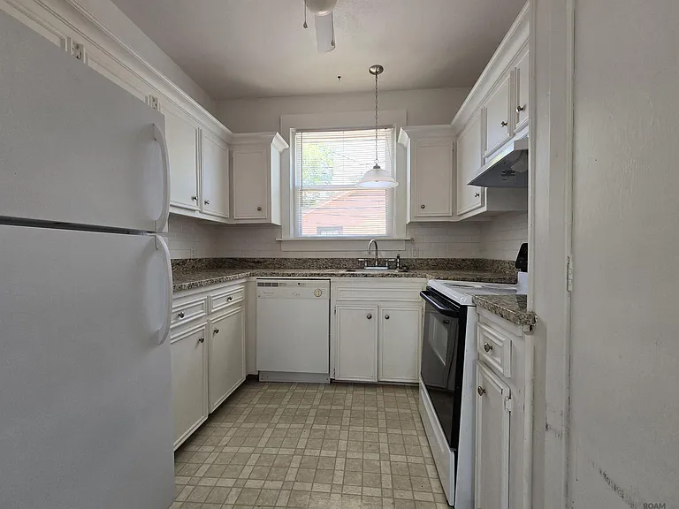 827 Camelia Ave — Photo 4