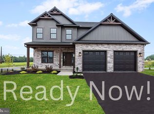 696 Ashwood Ln, Mechanicsburg, PA 17055