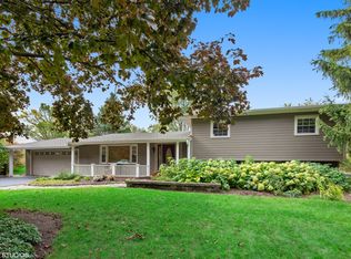 510 Essex Ln, Crystal Lake, IL 60014