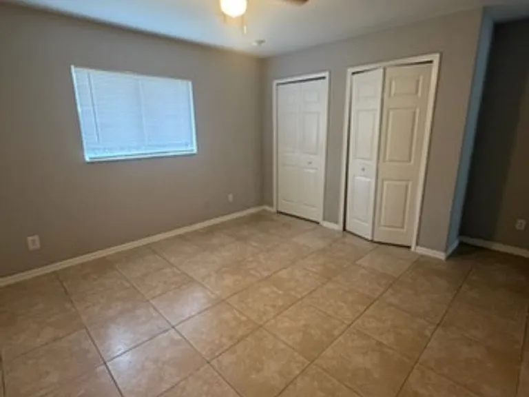 930 Ainsworth St W — Photo 6