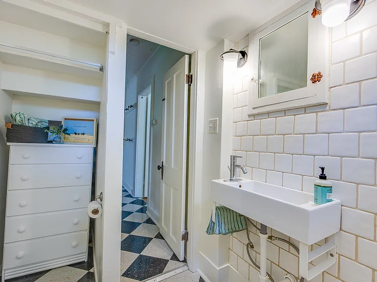 1725 Barker Ave — Photo 17