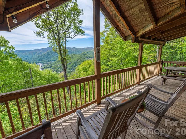 236 Dove Dr, Maggie Valley, NC 28751