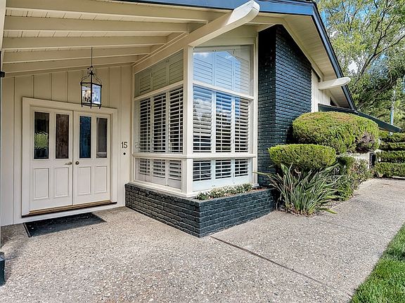 3rd image of 15 Idlewood Ct