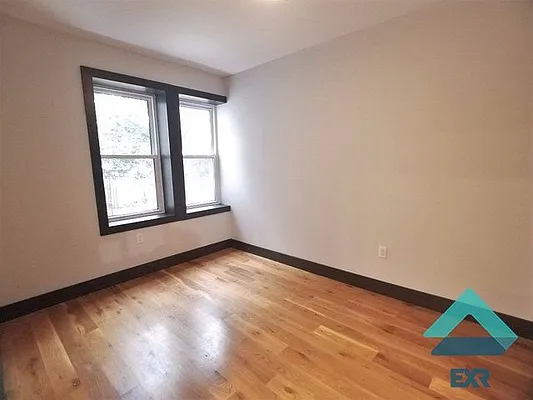 Rented by EXR | media 75