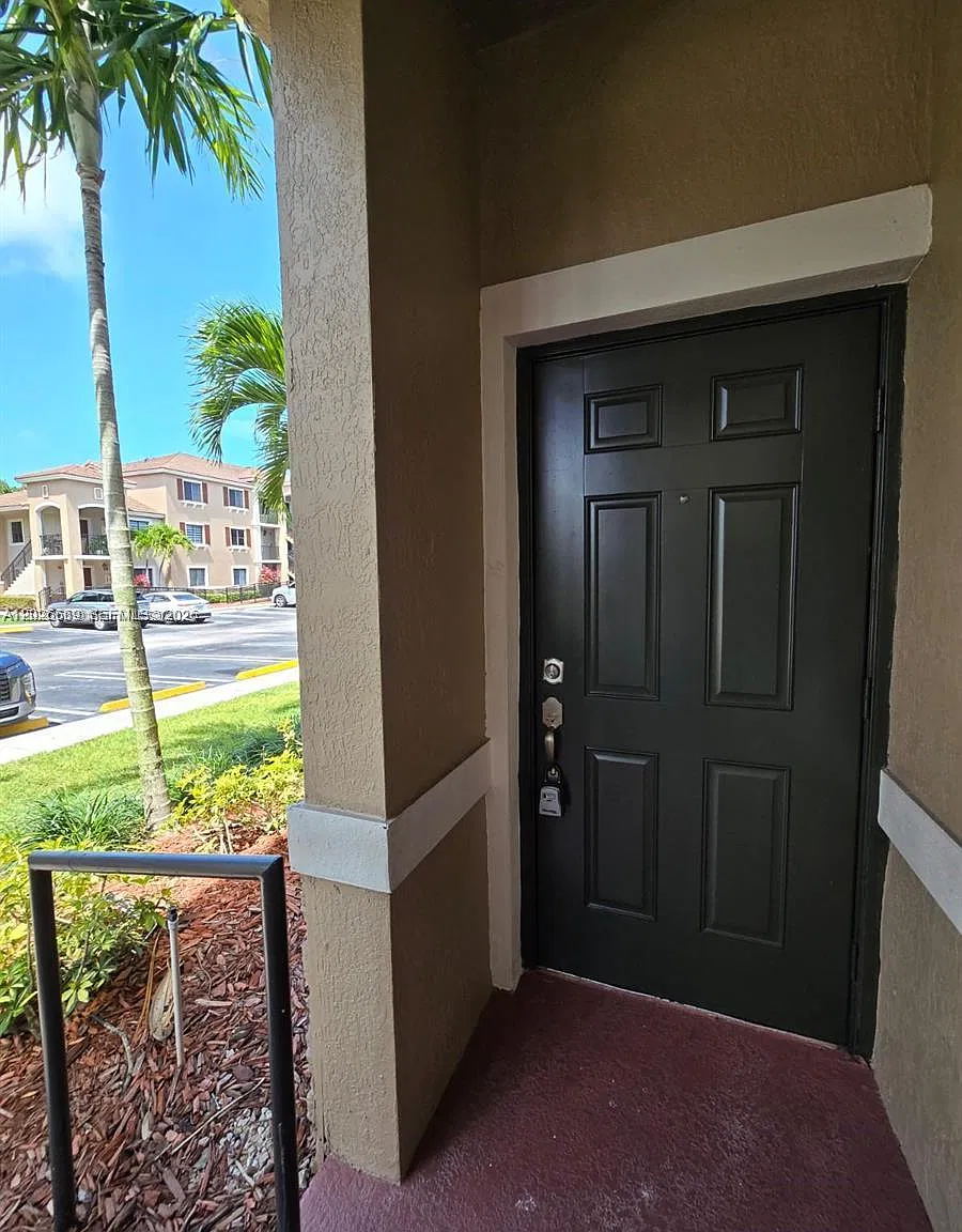 3 bed, 1515 sqft, $2,550 — Photo 3