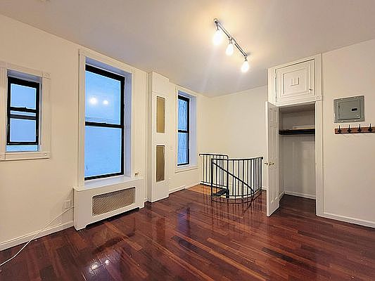 1st image of 274 W 19th St #1T
