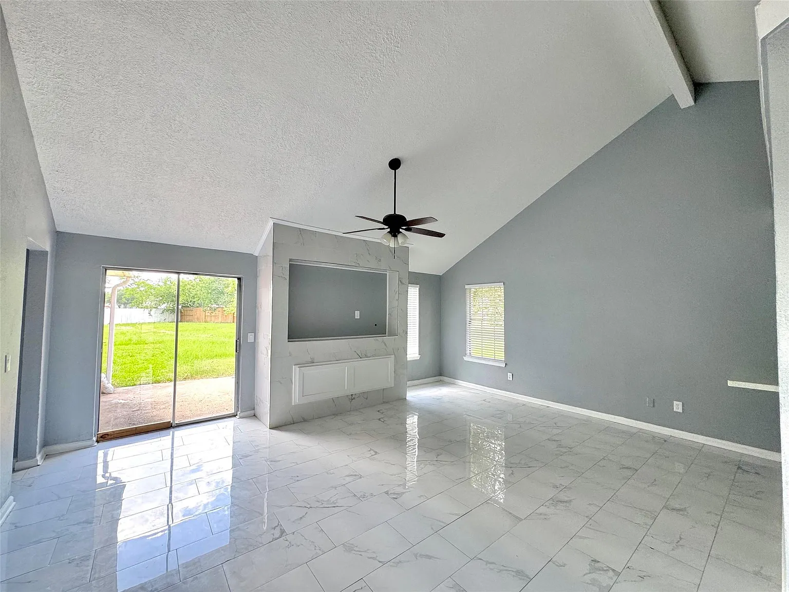 3 bed, 2.5 bath, 1284 sqft, $1,850 — Photo 2
