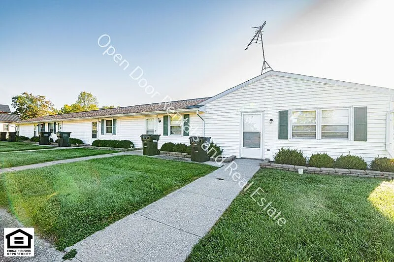 608 W Dennis St #2
