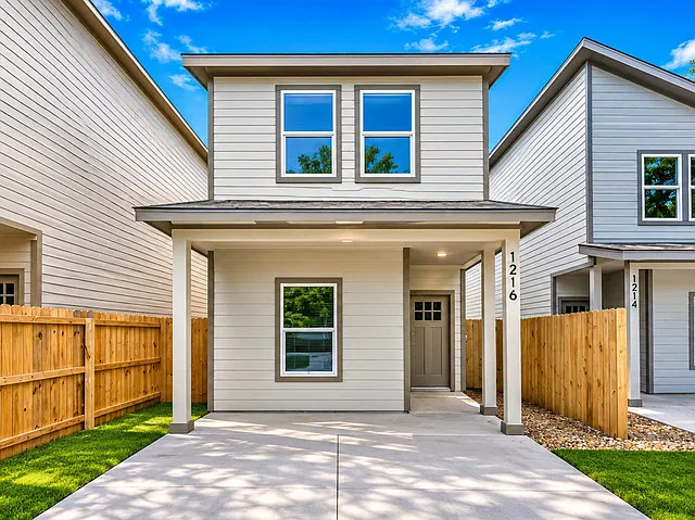 1216 Aransas Ave