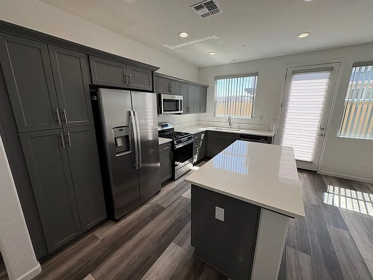 3036 N Parkside St — Photo 32
