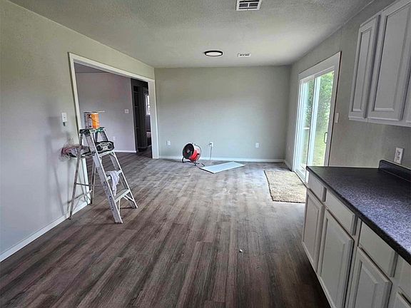 3rd image of 211 N Haskell St