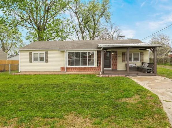 228 S Roosevelt Avenue, Aurora, MO 65605