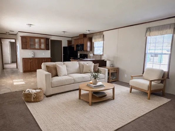 220 Lakeshore Cir #220, Oxford, MI 48371