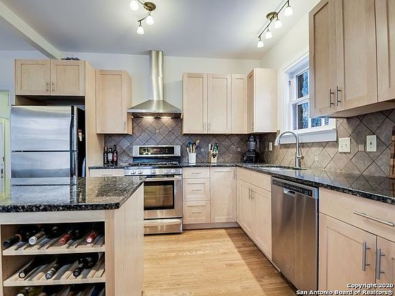 5th image of 415 Elmhurst Ave