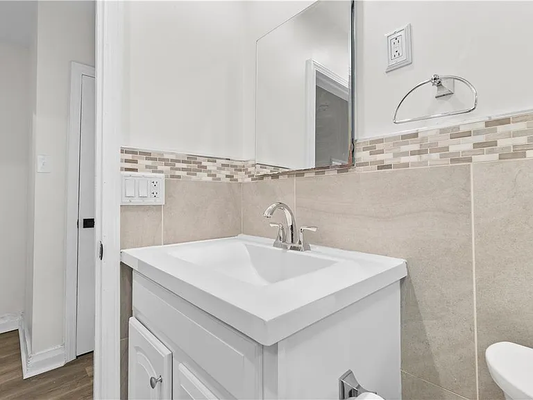 726 Seneca St #1 — Photo 51