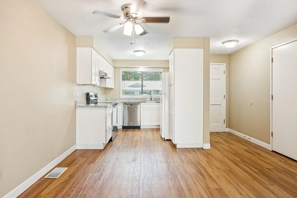 Building Photo - Timberview Estates