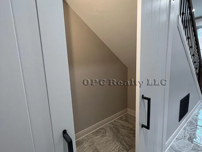 709 Webster St — Photo 6
