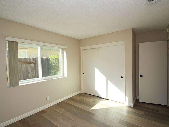 5th image of 2382 Buffalo Ave