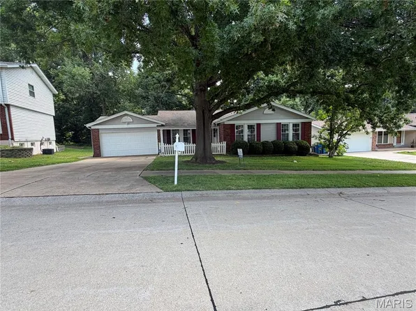 1272 Beaver Creek Rd, Chesterfield, MO 63017