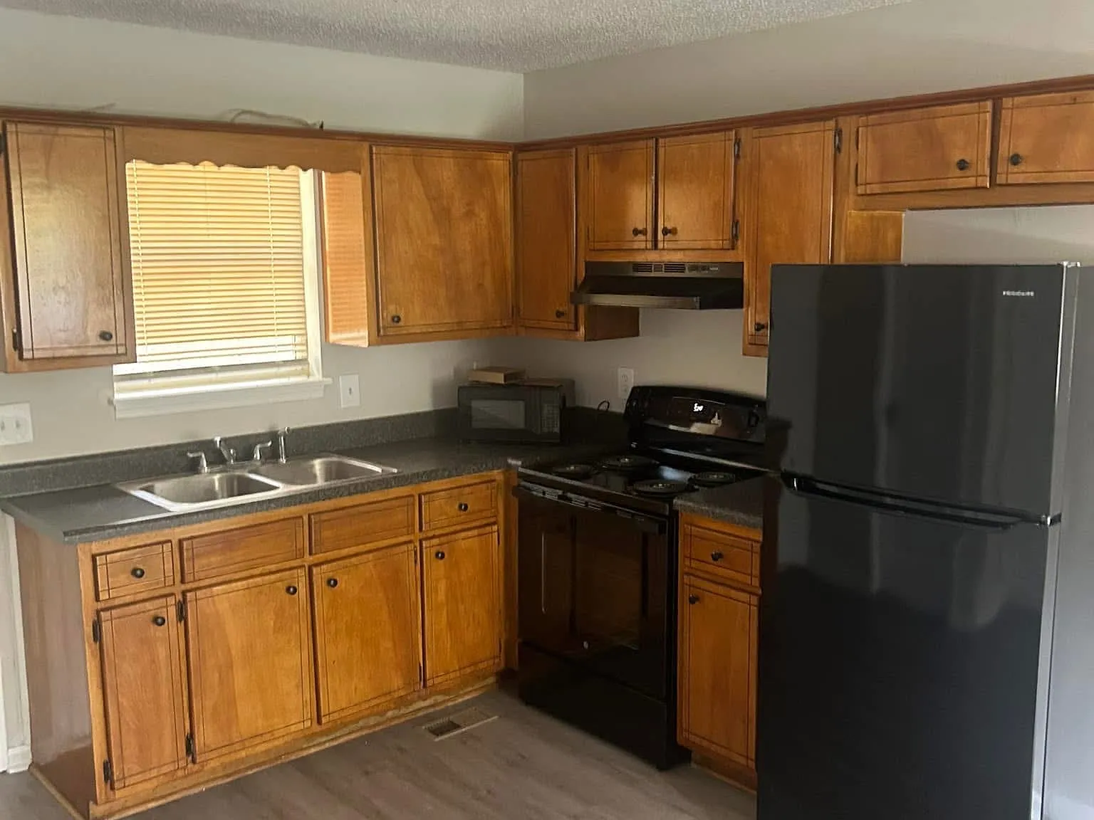 2 bed, 1000 sqft, $995 — Photo 3