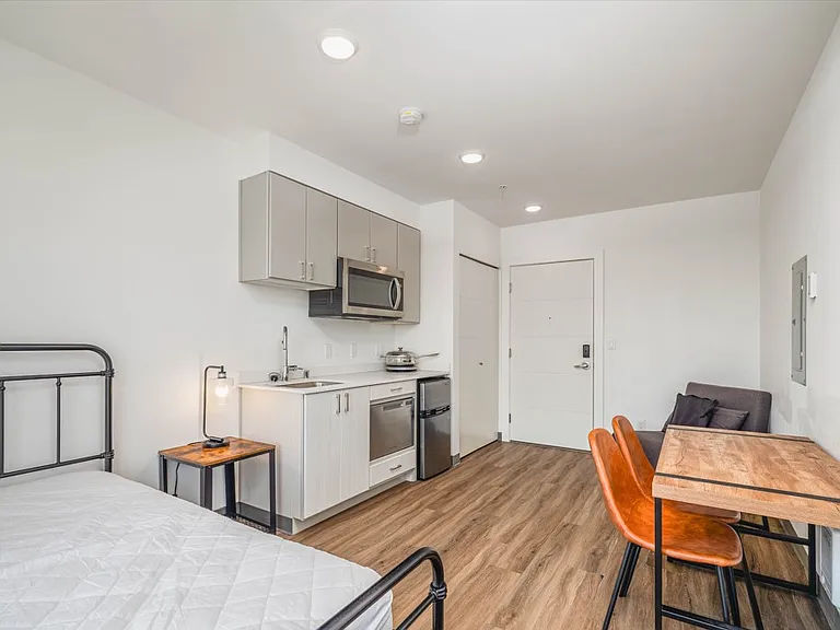 Fifty-Two Apartments — Photo 10