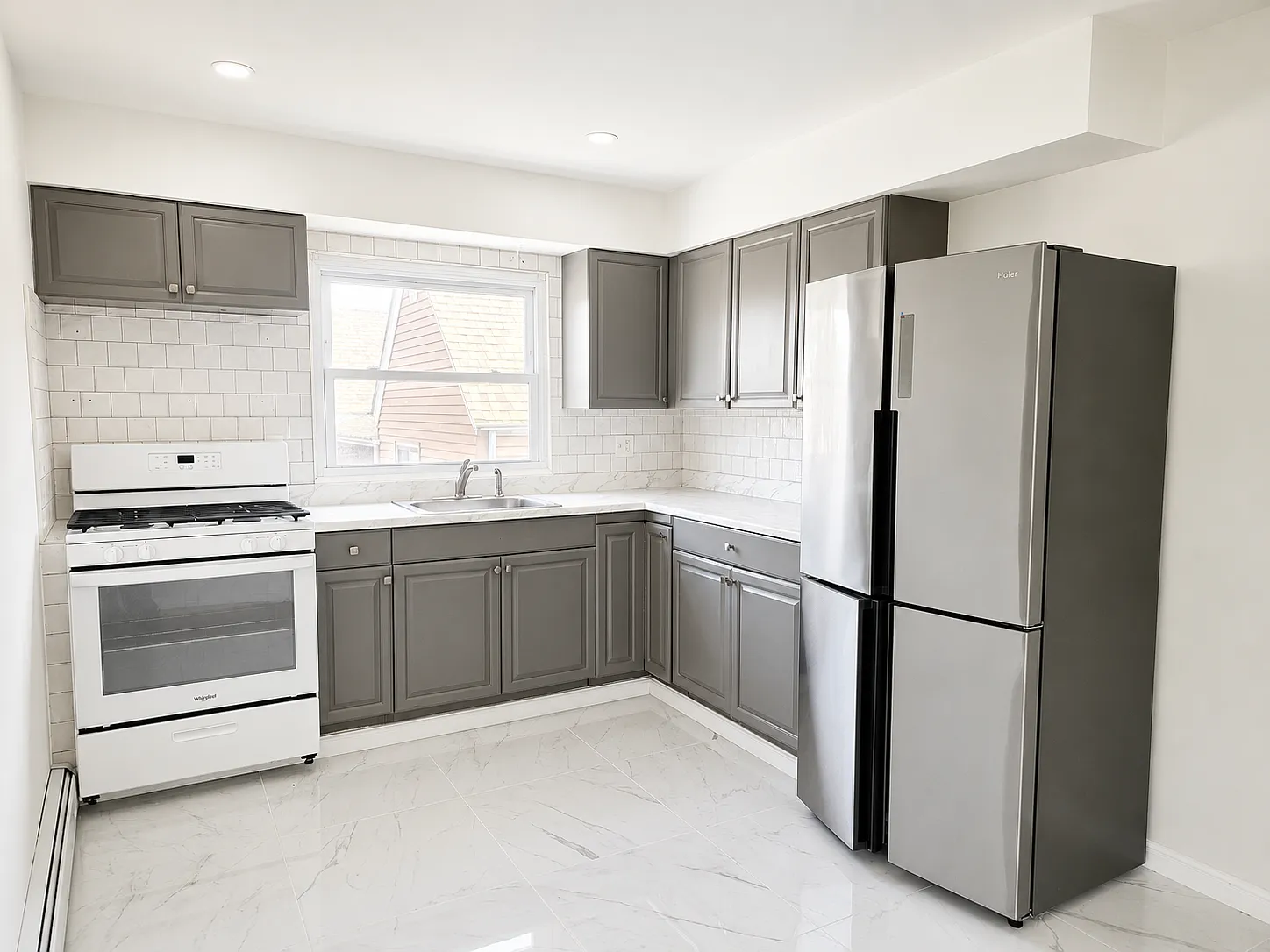 3 bed, 1100 sqft, $3,000 — Photo 3