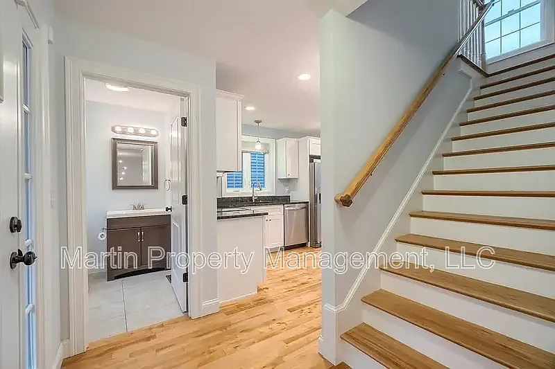2 bed, 2.5 bath, 1323 sqft, $3,200 — Photo 4