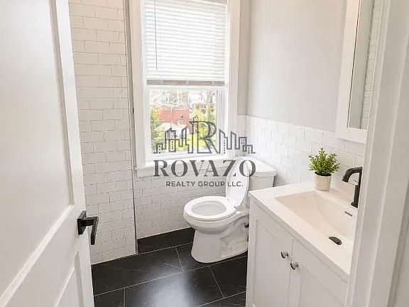 5th image of 186 Hawthorne Ave #2LC