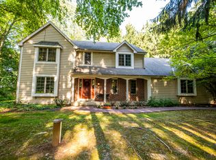 N11W31557 Pine Ridge Cir, Delafield, WI 53018