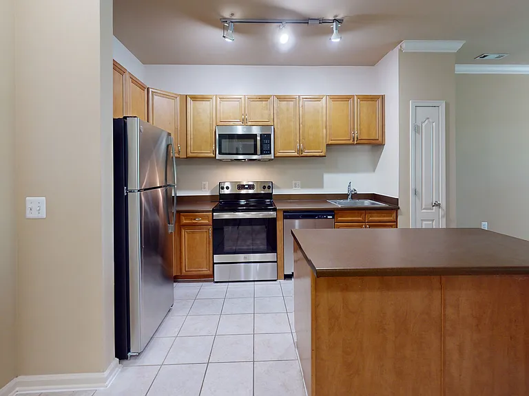 Signal Hill Apartment Homes — Photo 42